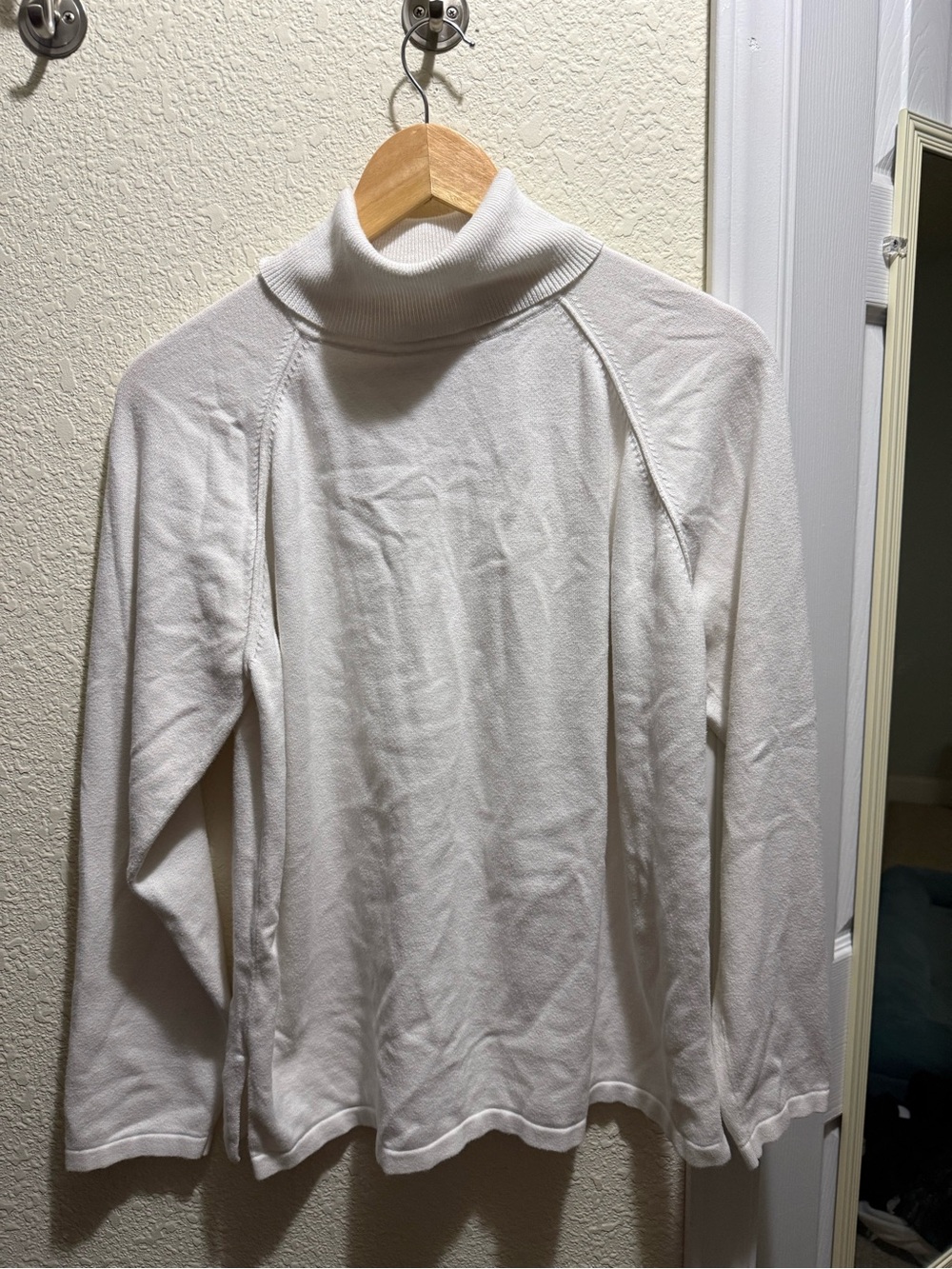 100 % Cotton White Oversized Knit Turtleneck Raglan Sweater - Picture 1 of 3